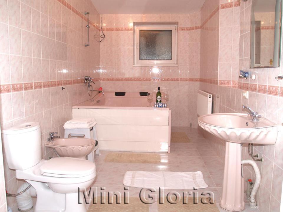 Gloria Mini-Hotel Chişinău Esterno foto